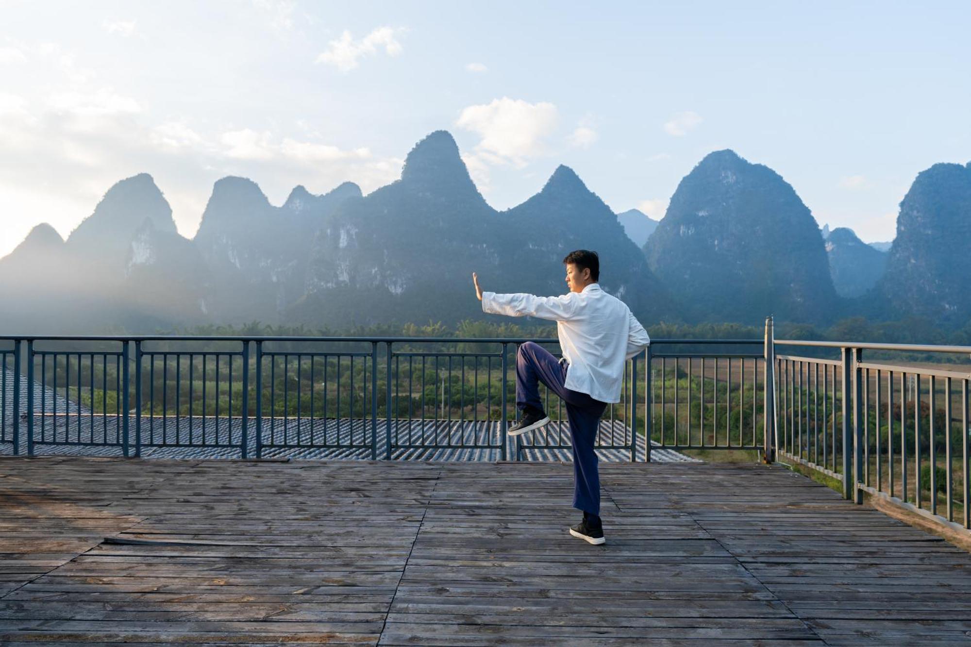 Leisure Courtyard Hotel Yangshuo-Free Shuttle Bus To Yangshuo Station Stay 2 Nights One Way Exterior photo