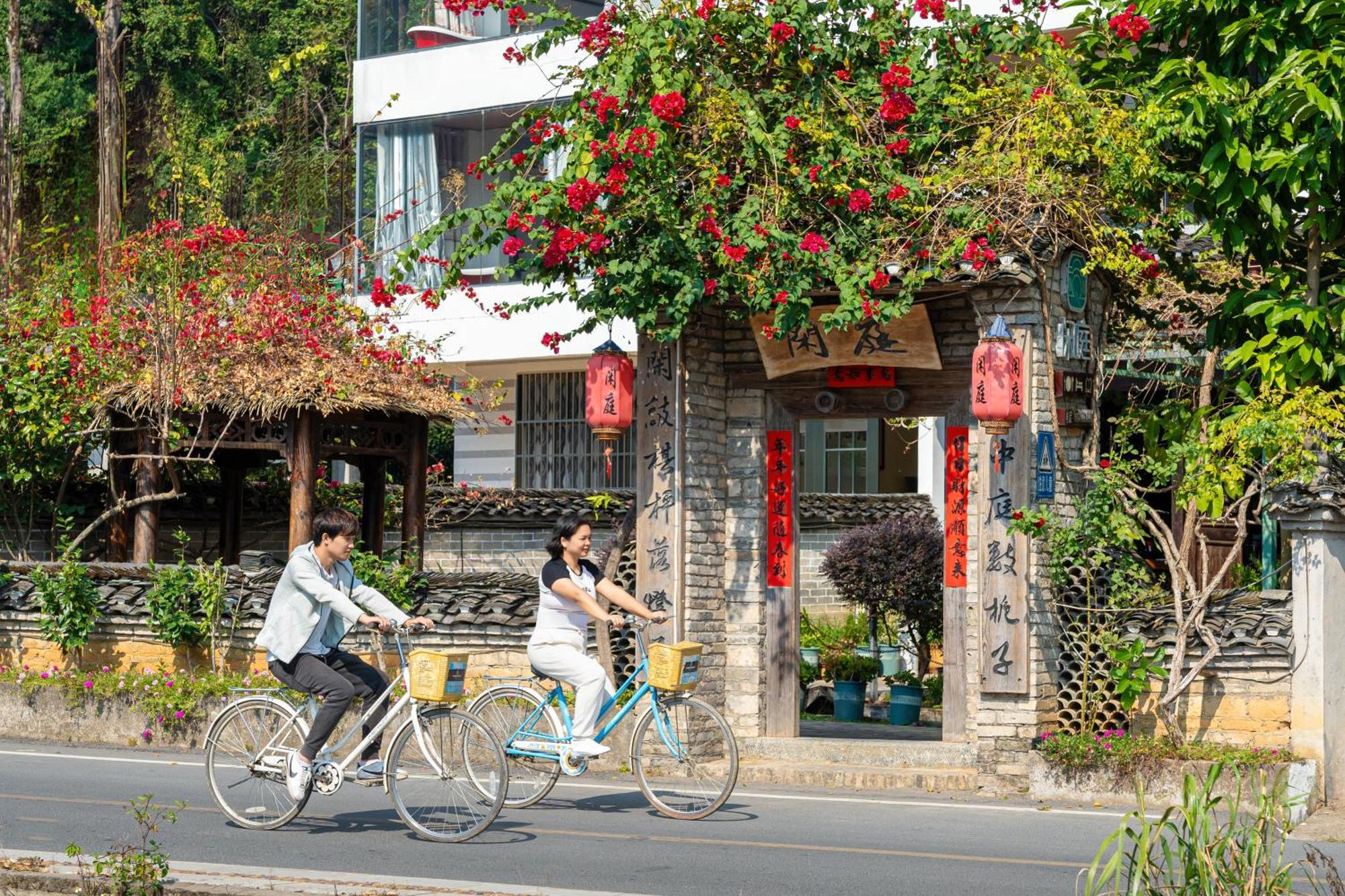 Leisure Courtyard Hotel Yangshuo-Free Shuttle Bus To Yangshuo Station Stay 2 Nights One Way Exterior photo