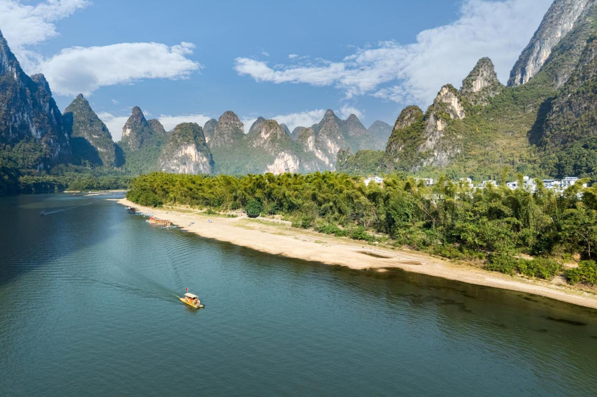 Leisure Courtyard Hotel Yangshuo-Free Shuttle Bus To Yangshuo Station Stay 2 Nights One Way Exterior photo