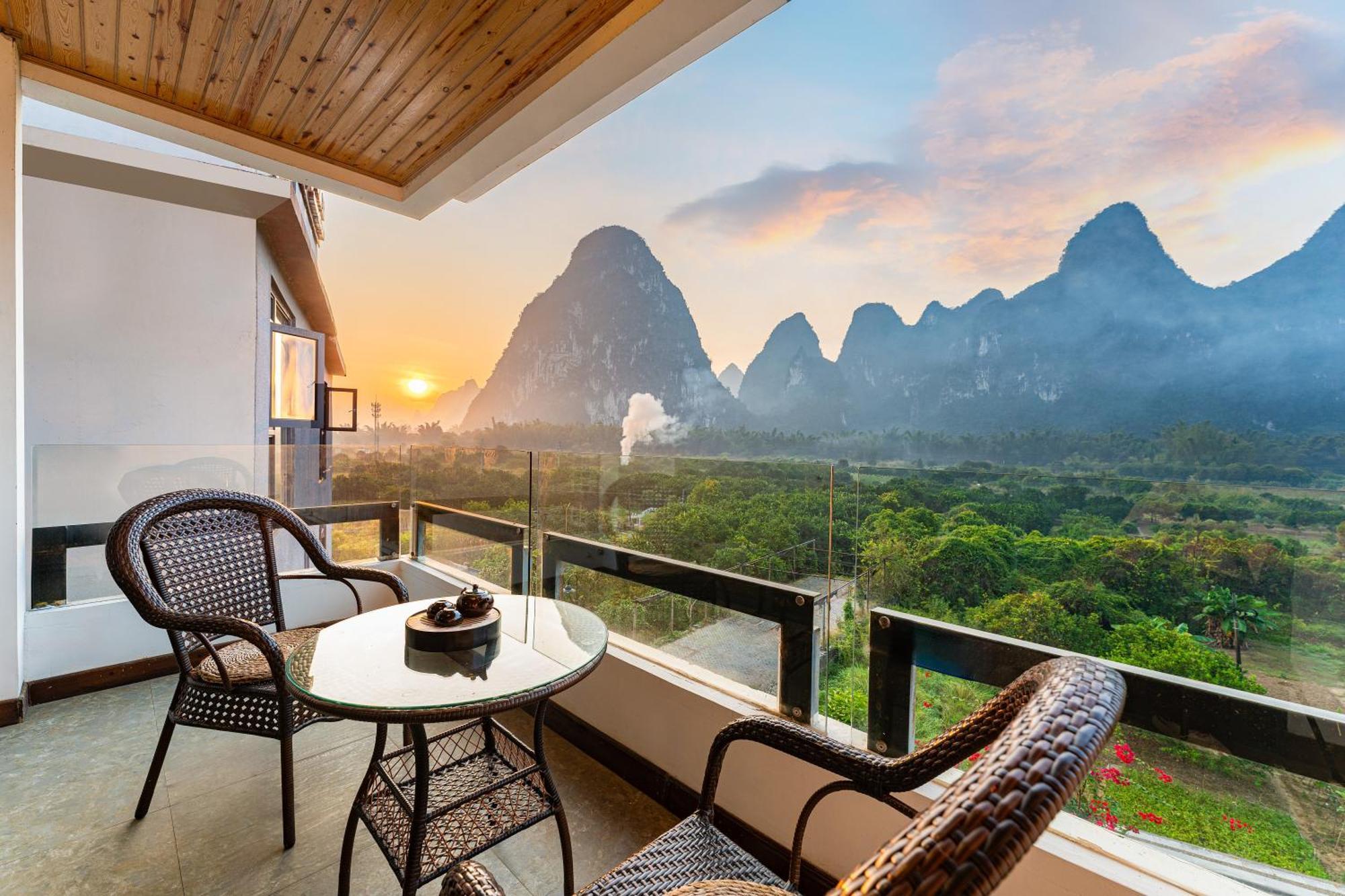 Leisure Courtyard Hotel Yangshuo-Free Shuttle Bus To Yangshuo Station Stay 2 Nights One Way Exterior photo